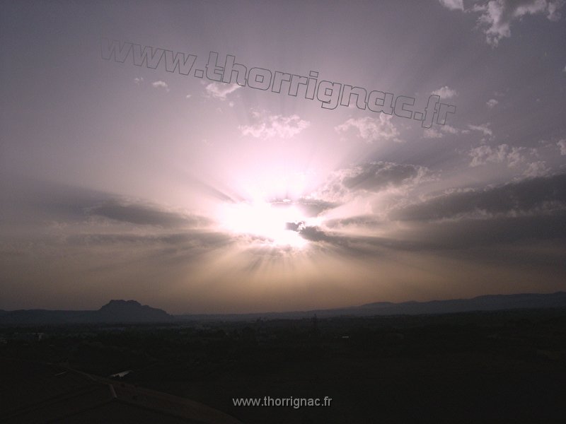 Le soleil joue avec les nuages.jpg